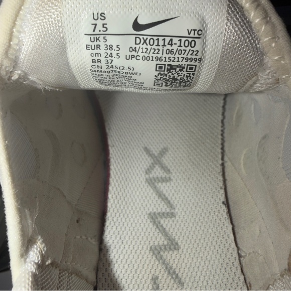 Women Nike Air Max 270 sz 7.5 White/Metallic Platinum Athletic Running Sneakers - Picture 11 of 16